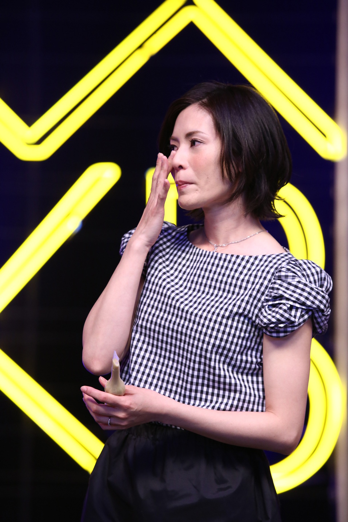 今週の人気の画像2位は「『37歳2児の母です』大人AKB・塚本まり子、お披露目」より、塚本まり子。(c)AKS