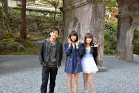 左からK、深川麻衣、高山一実。