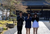 左からK、深川麻衣、高山一実。