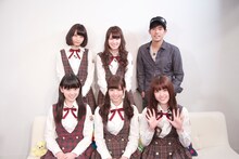 前列左から堀未央奈、西野七瀬、松村沙友理、後列左から深川麻衣、高山一実、K。