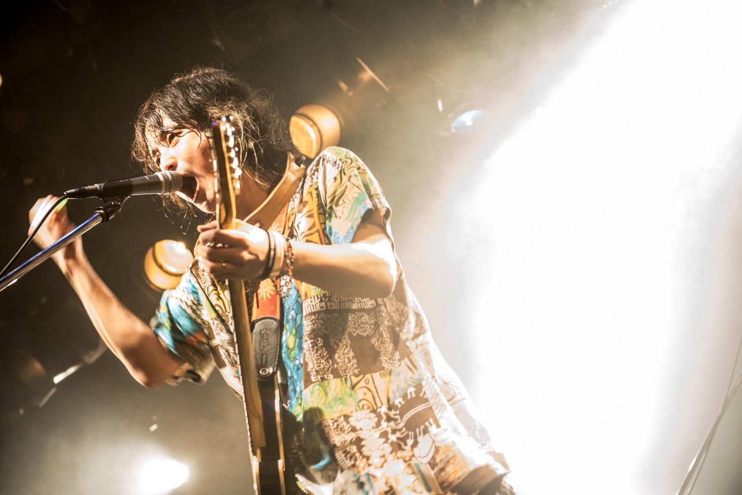 稲村太佑（Vo, G, Violin）（Photo by AZUMA Tatsuya）