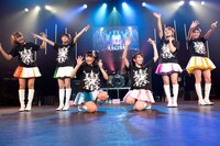 愛乙女★DOLL「愛乙女★DOLL5thワンマンライブ～らぶどるついに本気だしちゃうよ！ 1700人でHigh Jump!! 閉鎖前に壊しちゃったらごめんね▽～」（※▽はハートマーク）の様子。