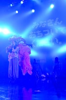 大黒柚姫「ロマンティック 浮かれモード」ではスクリーンに「みなさんおちついてください」の文字が。