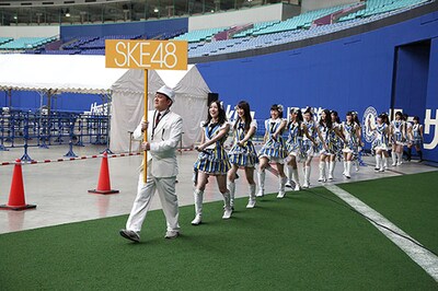 入場行進をするSKE48。(c)AKS