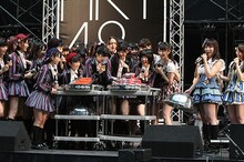 SKE48とHKT48による合同握手会の様子。(c)AKS