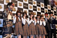 「モンスターハンター」シリーズ10周年記念アニバーサリーパーティのフォトセッションの様子。