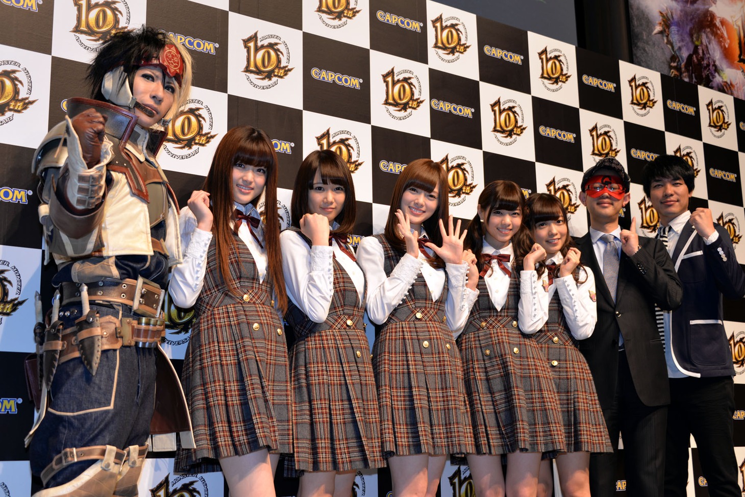 「モンスターハンター」シリーズ10周年記念アニバーサリーパーティのフォトセッションの様子。