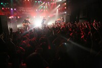 THREE LIGHTS DOWN KINGS「LiVERTY TOUR 2014 -FINAL SERIES-」愛知・ElectricLadyLand公演の模様。（Photo by AARON MASTERSON）