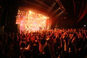THREE LIGHTS DOWN KINGS「LiVERTY TOUR 2014 -FINAL SERIES-」愛知・ElectricLadyLand公演の模様。(Photo by AARON MASTERSON)