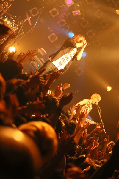 左からGlielmo Ko-ichi、u-ya。（Photo by AARON MASTERSON）