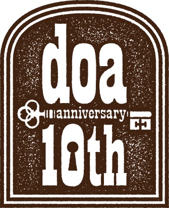 doaのデビュー10周年を記念したロゴ。