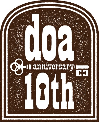 doaのデビュー10周年を記念したロゴ。