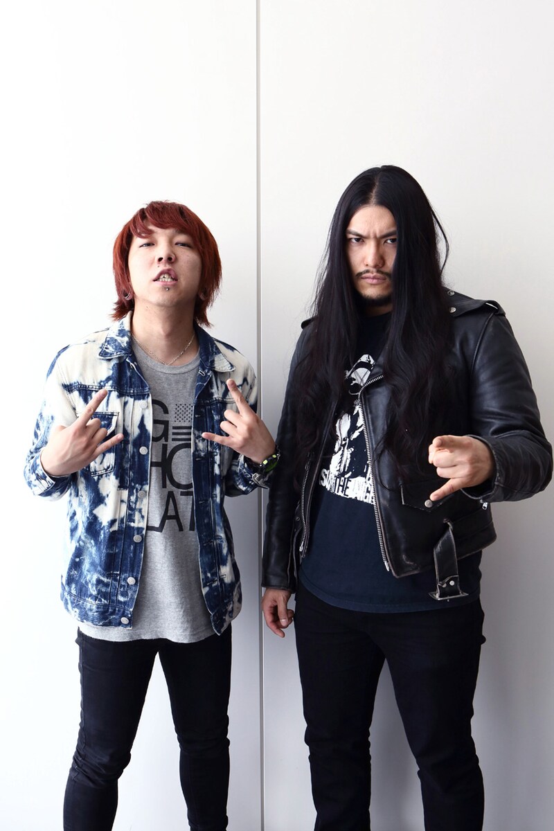 左からDaiki（G）、Ikepy（Vo）。