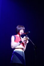 天野なつによる決意表明の様子。