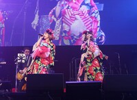 「アジア最優秀純真賞」のPUFFY。