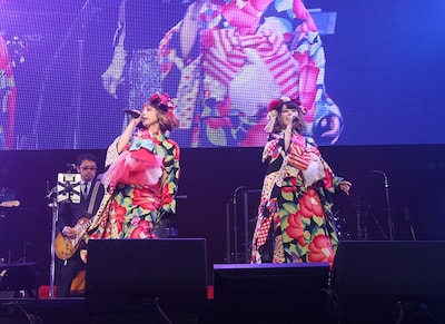 「アジア最優秀純真賞」のPUFFY。