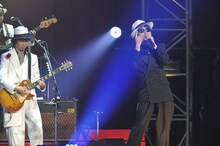 「最優秀兄弟賞」の受賞者・真心ブラザーズ。