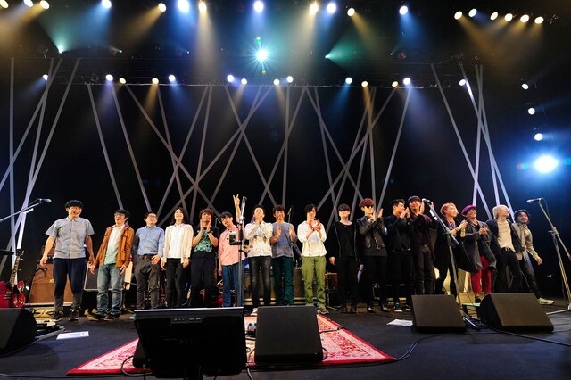 アンコールで一堂に会した「TOKYO FM＆JFN present EARTH × HEART LIVE 2014」出演者たち。
