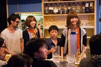 ファンクラブ限定イベント「スナックバニビ」の様子。