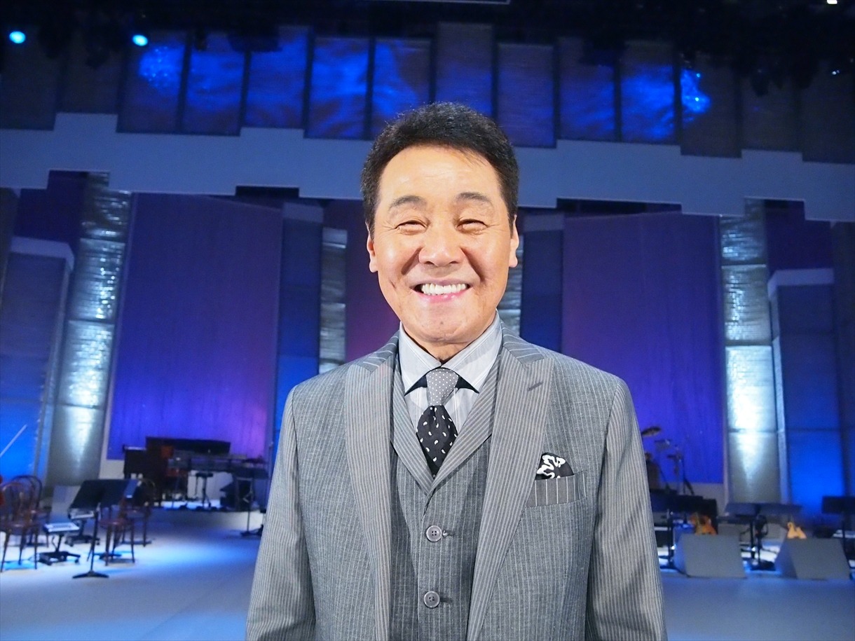 「MUSIC FAIR」収録時の五木ひろし。