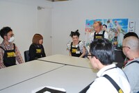 タワレコスタッフを集めて行われたミーティングの様子。