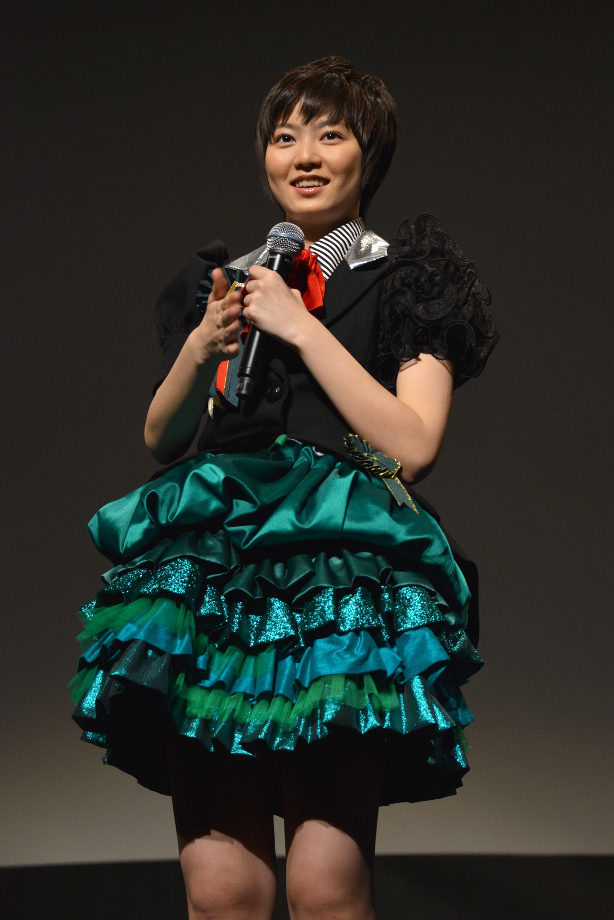 安本彩花