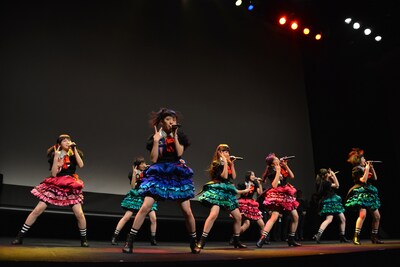 新曲「バタフライエフェクト」を披露する私立恵比寿中学。