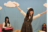 左から中田花奈、松村沙友理。