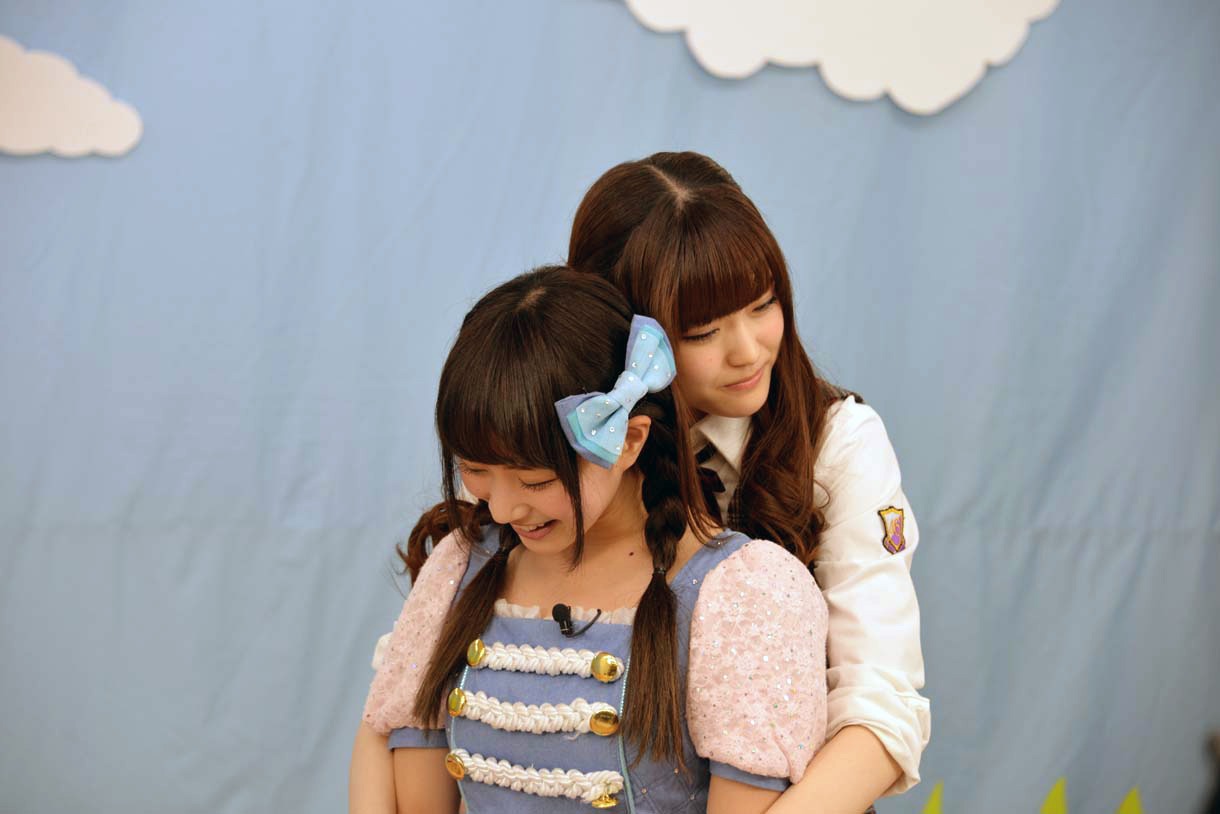 左から武田紗季（palet）、松村沙友理（乃木坂46）。
