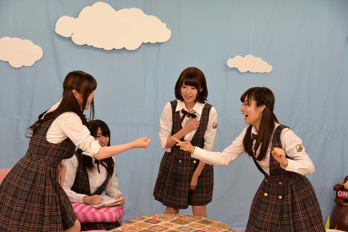 「生のアイドルが好き」配信中の様子。