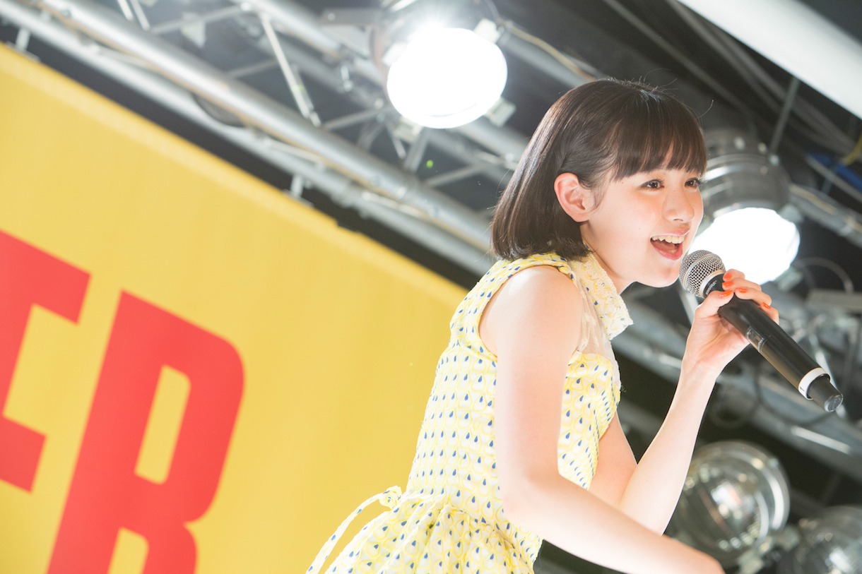 タワーレコード渋谷店B1F CUTUP STUDIOでパフォーマンスする武藤彩未。