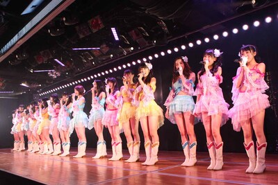 AKB48チーム4「アイドルの夜明け」初日公演の様子。 (c)AKS