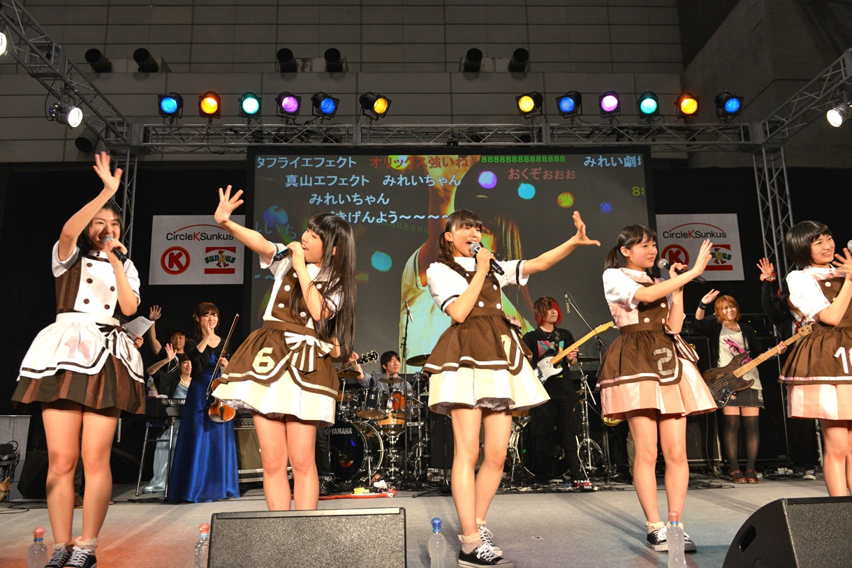 私立恵比寿中学「音楽課外授業」の様子。