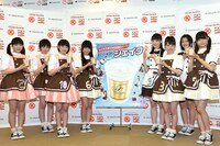 サークルK・サンクス「フローズンシェイク」囲み取材の様子。