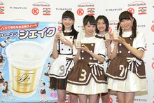 左から松野莉奈、真山りか、小林歌穂、星名美怜。