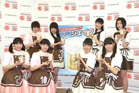 サークルK・サンクス「フローズンシェイク」囲み取材の様子。