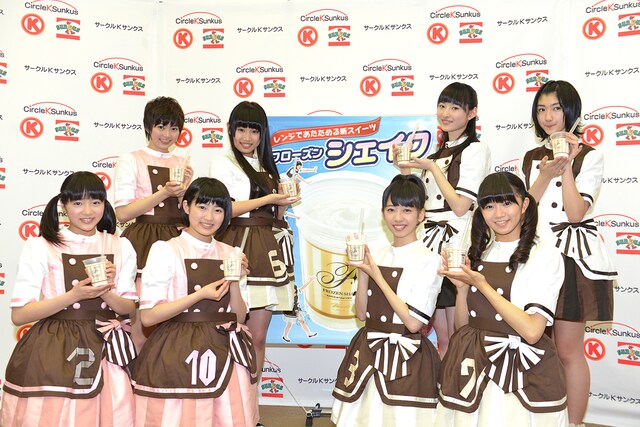 サークルK・サンクス「フローズンシェイク」囲み取材の様子。
