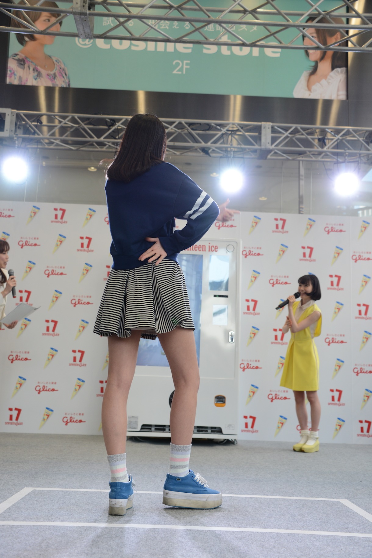 江崎グリコ「セブンティーンアイス」PRイベント「Dance! Dance! 17 セブンティーンアイス」の様子。