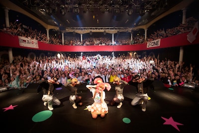 きゃりーぱみゅぱみゅ「NANDA COLLECTION WORLD TOUR 2014」パリ公演の様子。（Photo by aki ishii）