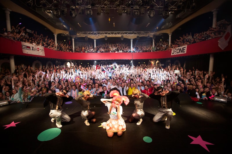きゃりーぱみゅぱみゅ「NANDA COLLECTION WORLD TOUR 2014」パリ公演の様子。（Photo by aki ishii）