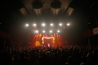 きゃりーぱみゅぱみゅ「NANDA COLLECTION WORLD TOUR 2014」パリ公演の様子。（Photo by aki ishii）