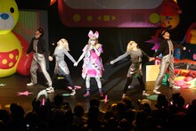 きゃりーぱみゅぱみゅ「NANDA COLLECTION WORLD TOUR 2014」パリ公演の様子。（Photo by aki ishii）