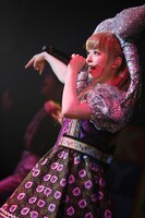きゃりーぱみゅぱみゅ「NANDA COLLECTION WORLD TOUR 2014」パリ公演の様子。（Photo by aki ishii）