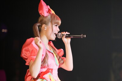 きゃりーぱみゅぱみゅ「NANDA COLLECTION WORLD TOUR 2014」パリ公演の様子。（Photo by aki ishii）