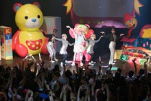 きゃりーぱみゅぱみゅ「NANDA COLLECTION WORLD TOUR 2014」パリ公演の様子。（Photo by aki ishii）