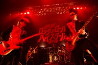 左から星グランマニエ（G / 氣志團）、西園寺瞳（G / 氣志團）。