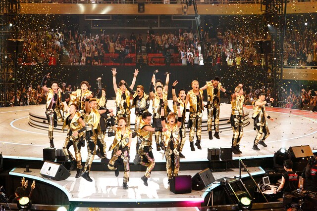 新メンバー5人を含む新生EXILE。