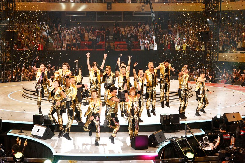 新メンバー5人を含む新生EXILE。