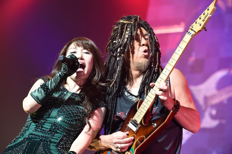 左から浜田麻里、高崎晃（LOUDNESS）（Photo by Tohru Asou）
