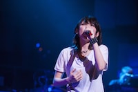 家入レオ「“家入レオ3rdワンマンTour～a boy～」NHKホール公演の様子。（撮影：田中聖太郎）